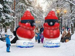 Снегирь на подставке