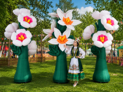 Надувной цветок